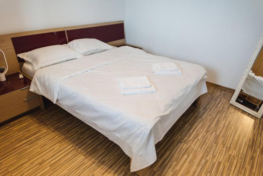 2 Bedroom Apt Park Belvedere Sibiu Extérieur photo
